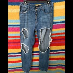 RIPPED STRAIGHT LEG JEANS